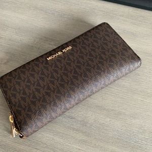 Michael Kors Large continental wallet